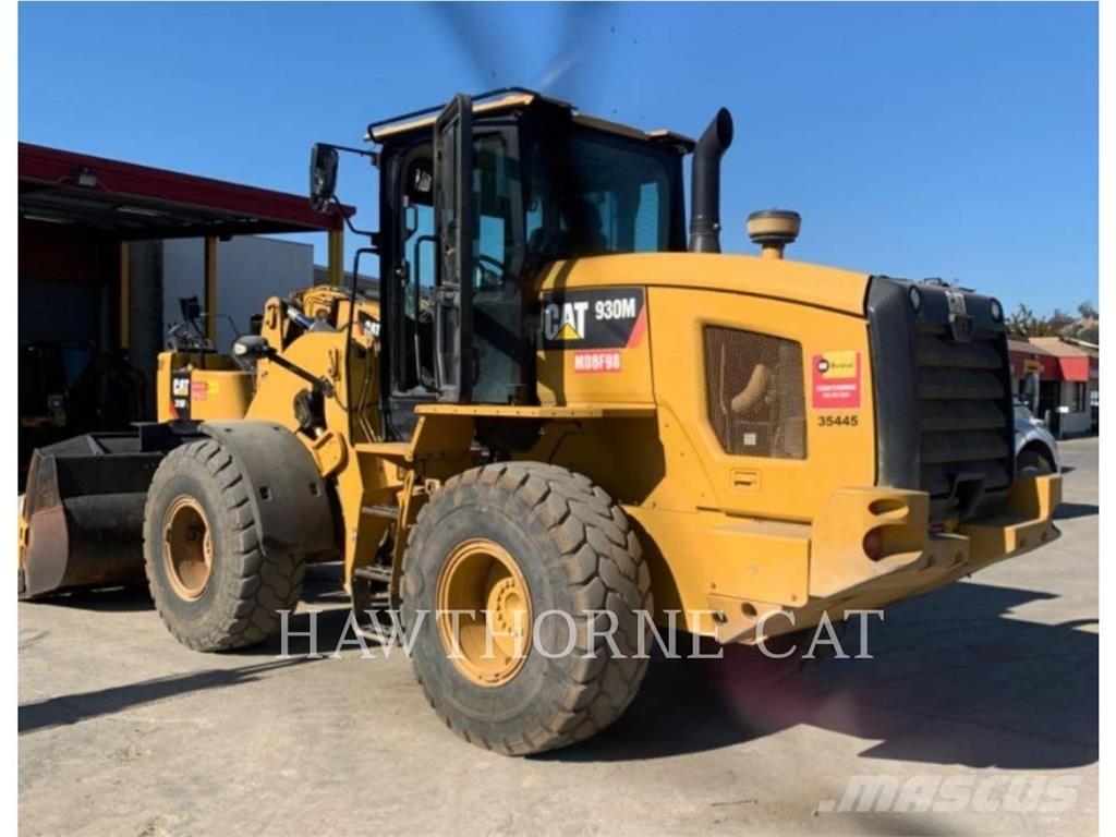 CAT 930M لوادر بعجل