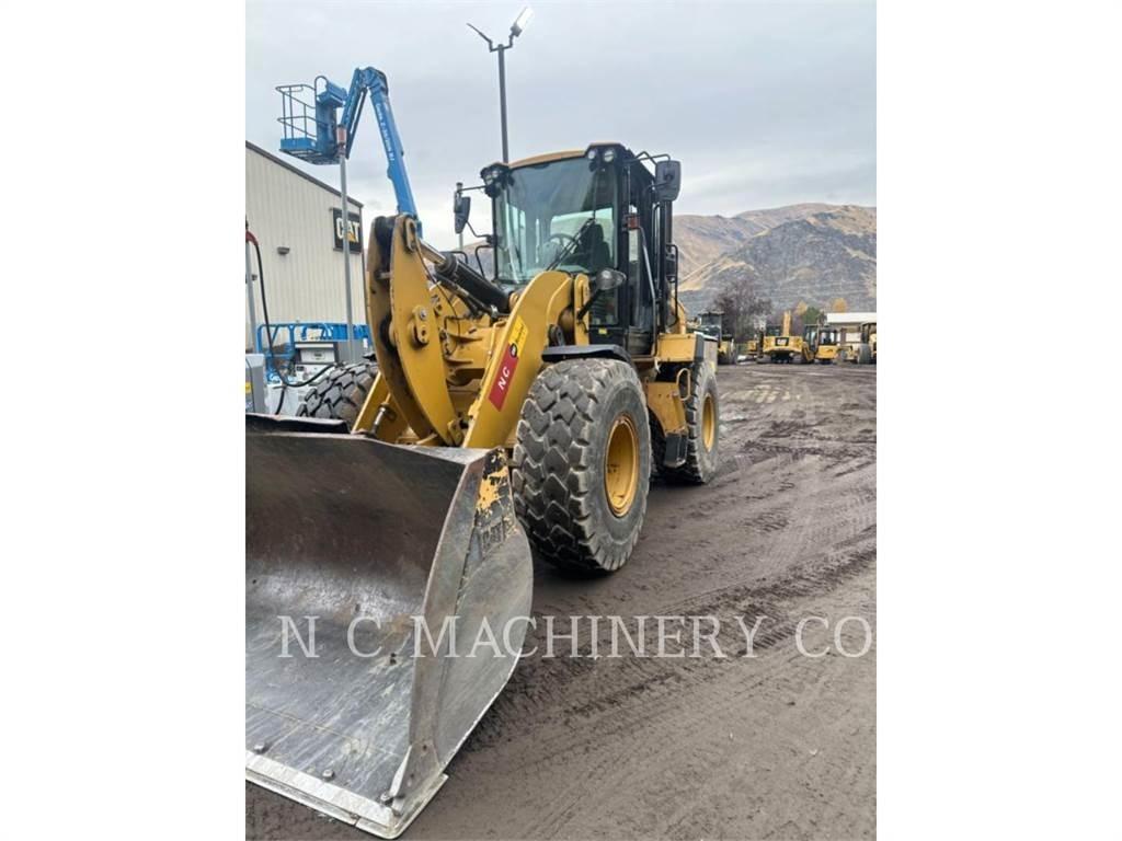 CAT 930M لوادر بعجل