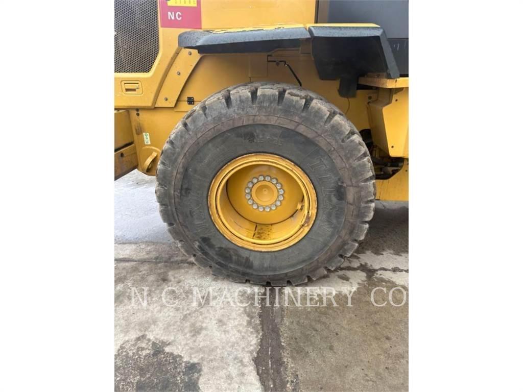 CAT 930M لوادر بعجل