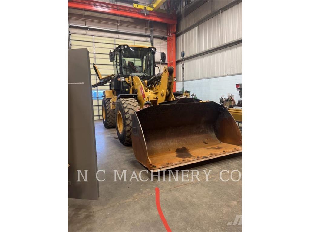 CAT 930M لوادر بعجل