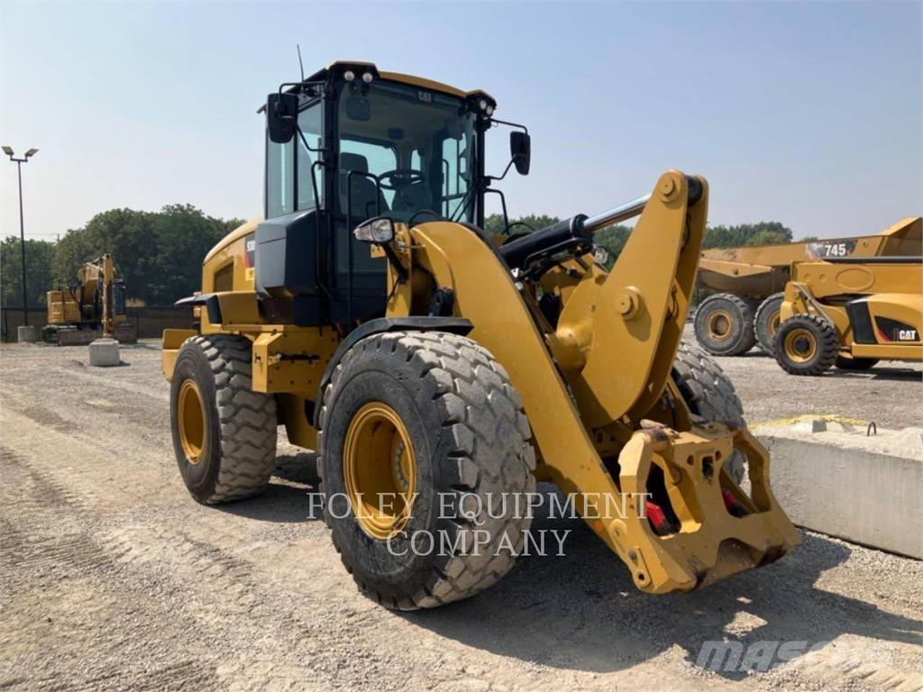 CAT 930M لوادر بعجل