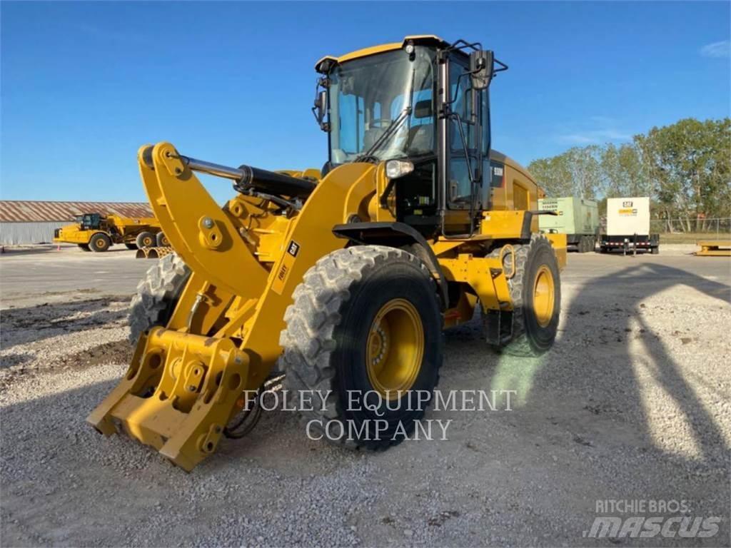 CAT 930M لوادر بعجل