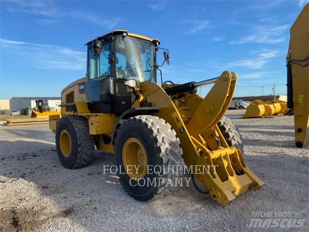 CAT 930M لوادر بعجل