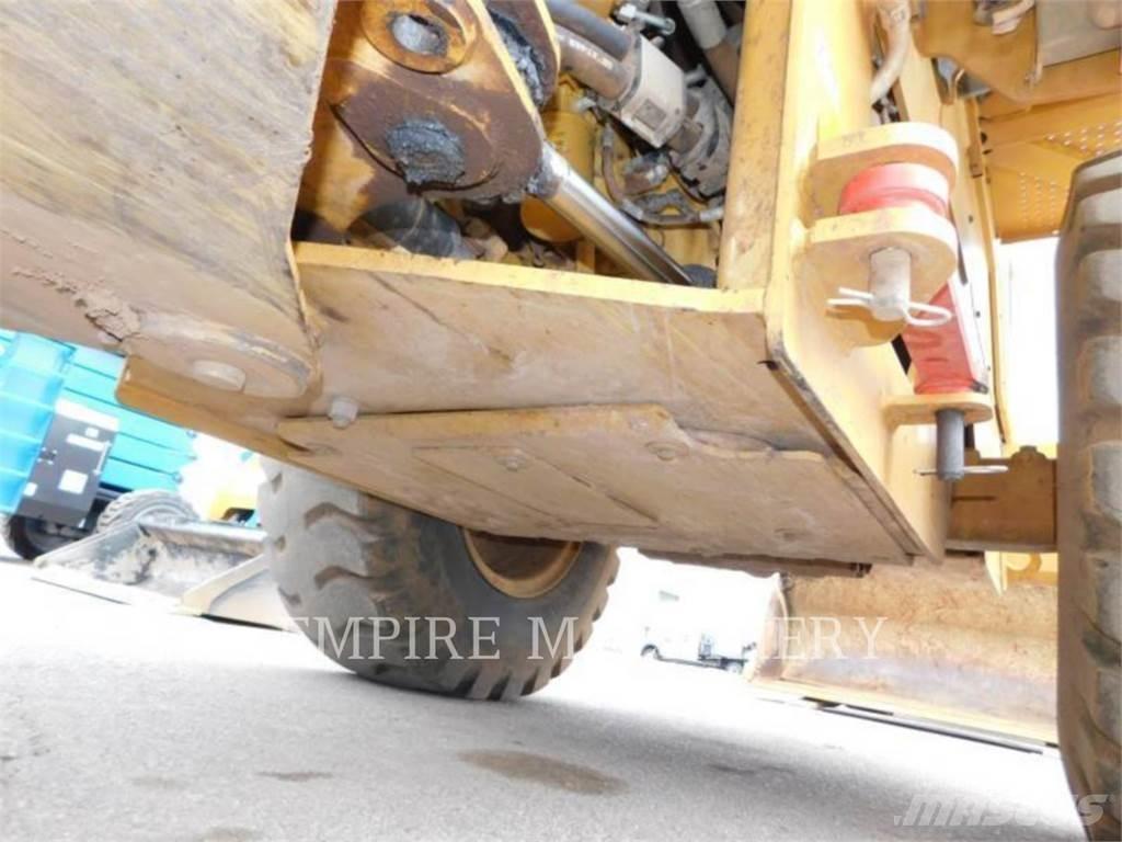CAT 930M FC لوادر بعجل