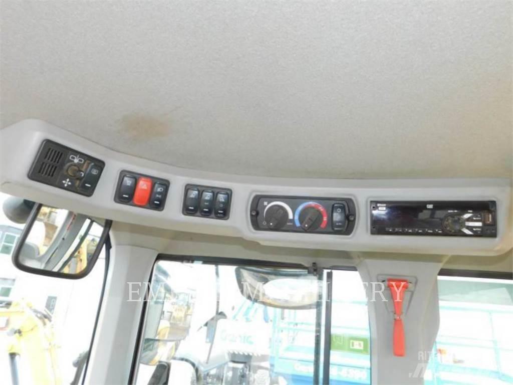 CAT 930M FC لوادر بعجل