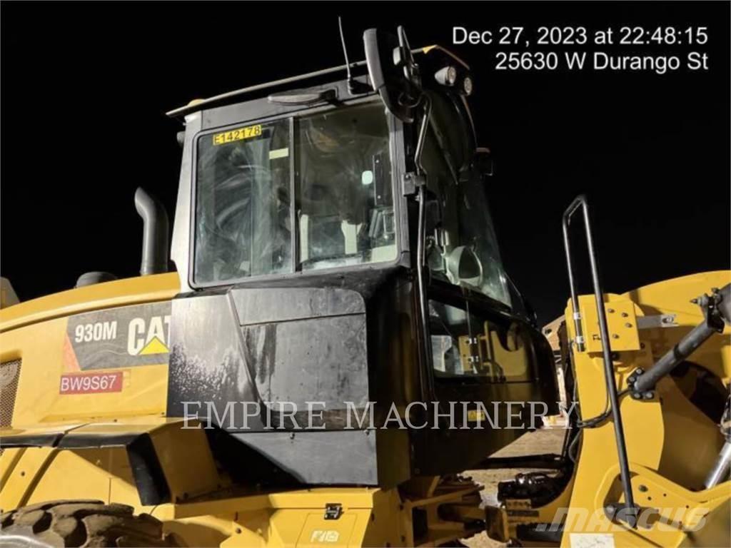 CAT 930M FC لوادر بعجل