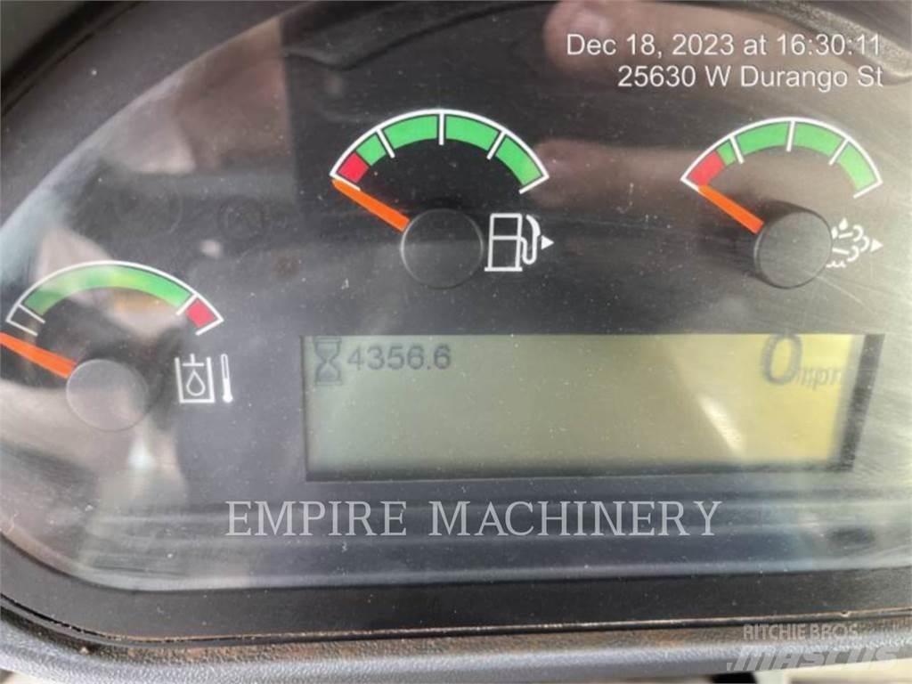 CAT 930M FC لوادر بعجل