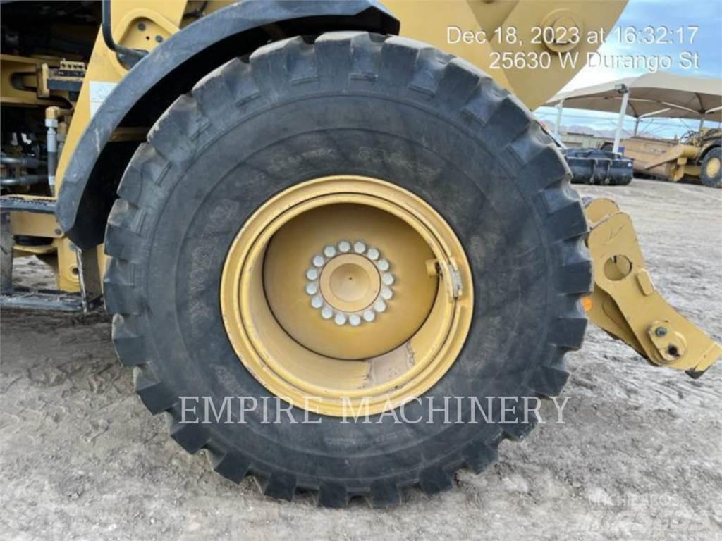CAT 930M FC لوادر بعجل