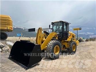 CAT 930M QC لوادر بعجل