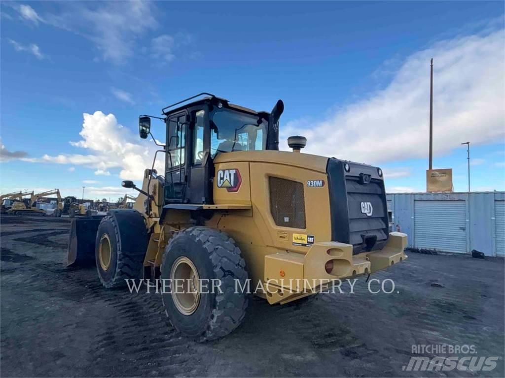 CAT 930M QC لوادر بعجل