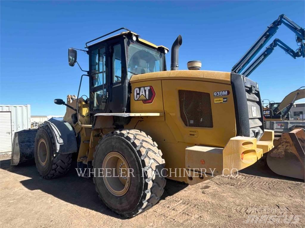 CAT 930M QC لوادر بعجل
