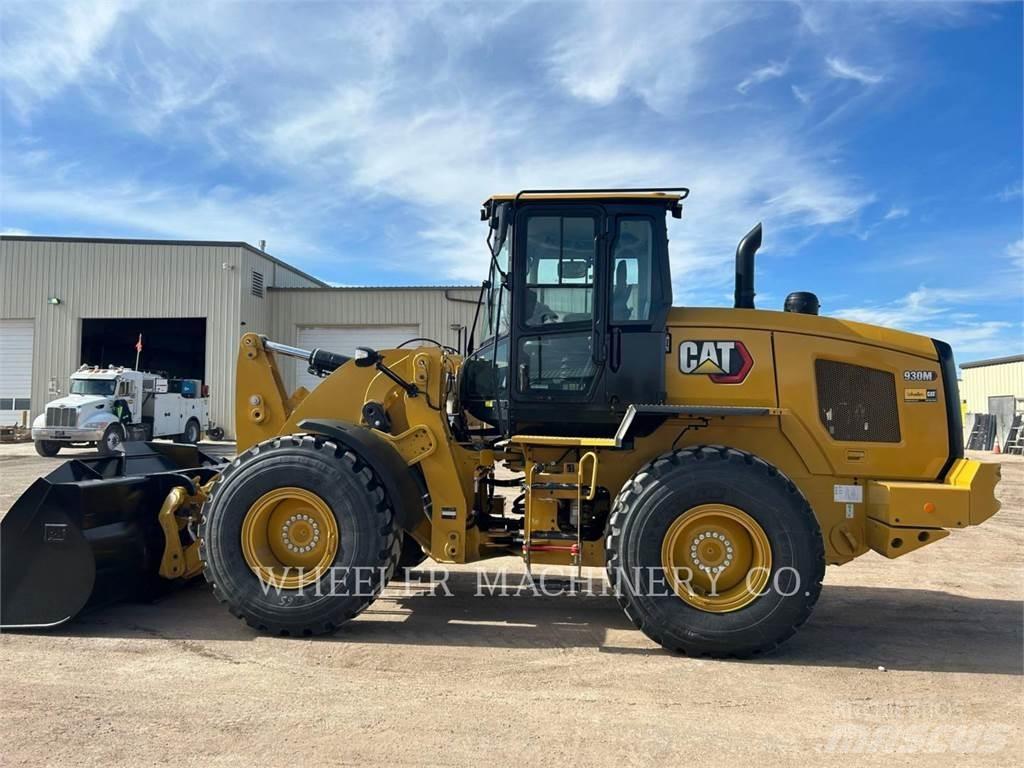 CAT 930M QC 3V لوادر بعجل