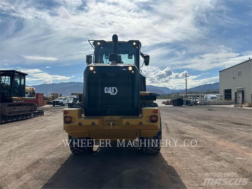 CAT 930M QC 3V لوادر بعجل