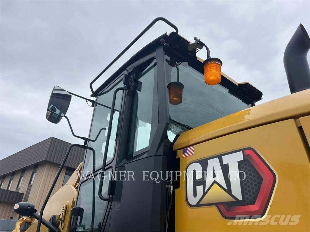 CAT 938 لوادر بعجل