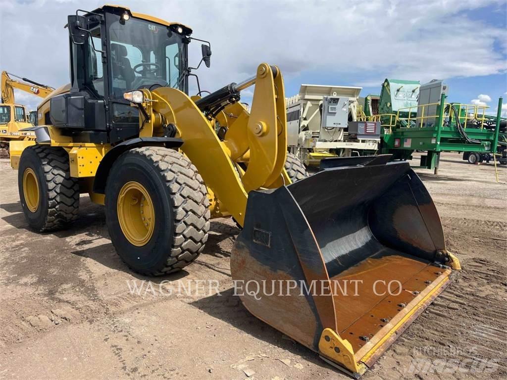 CAT 938 لوادر بعجل