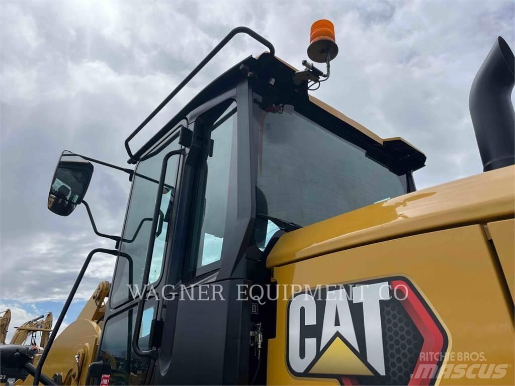 CAT 938 لوادر بعجل