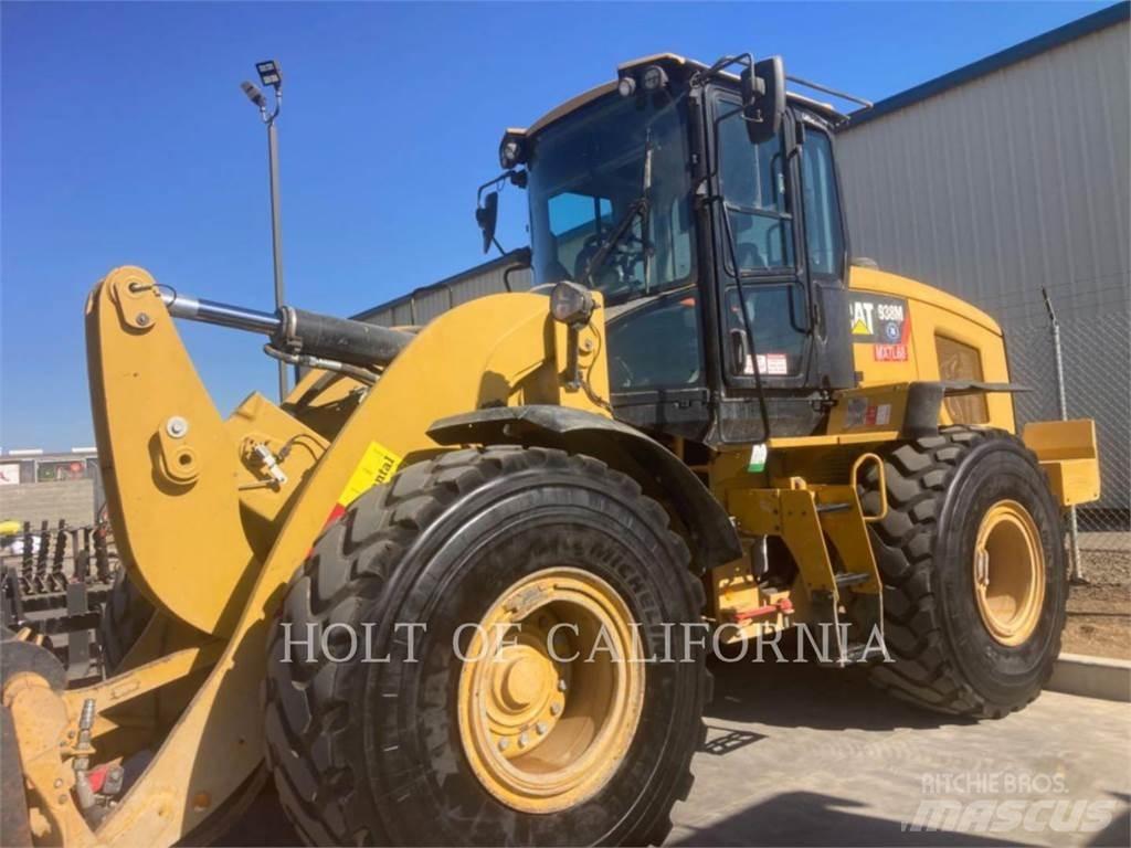 CAT 938 لوادر بعجل