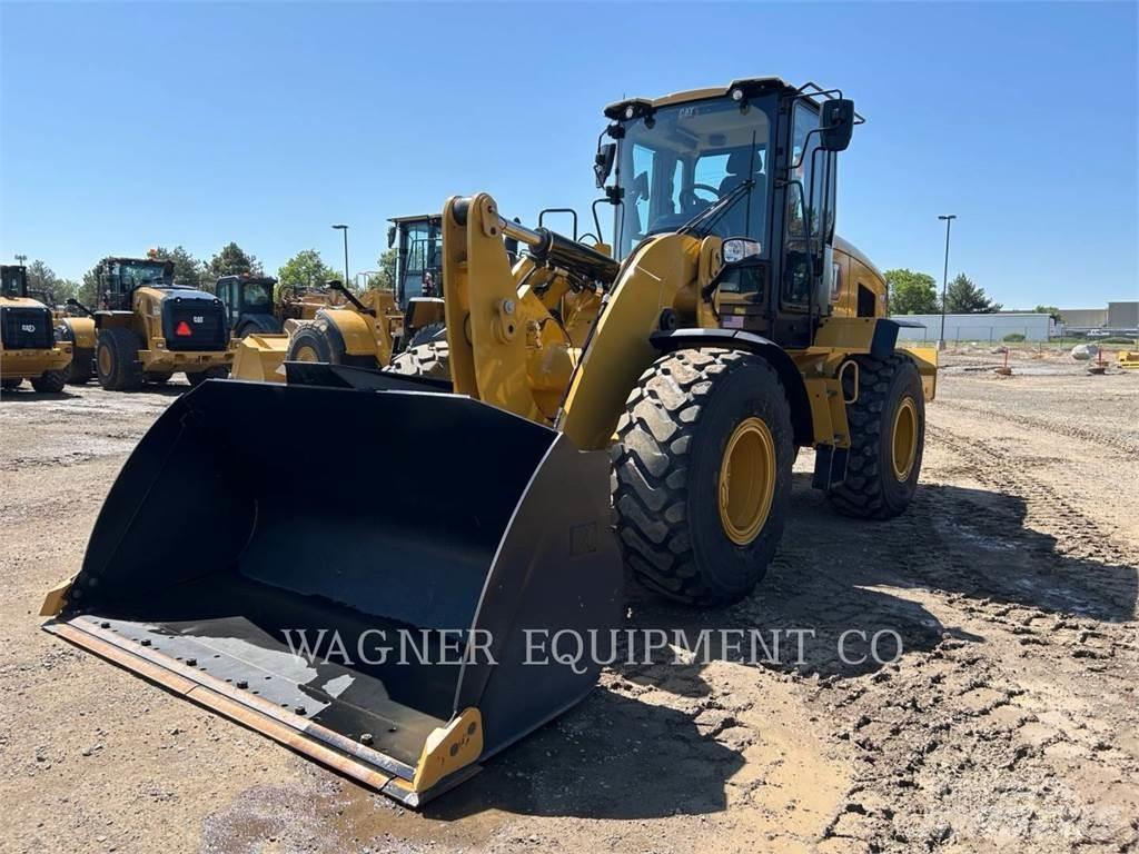 CAT 938 لوادر بعجل
