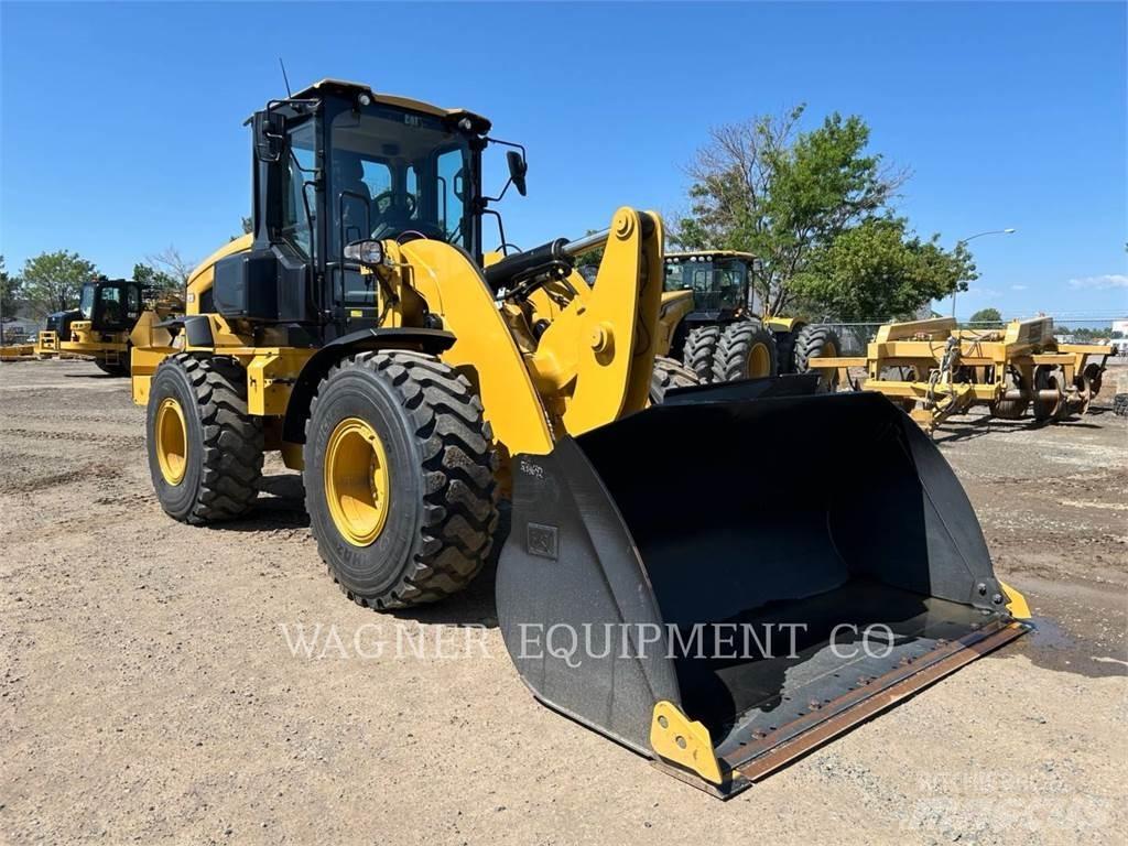 CAT 938 لوادر بعجل