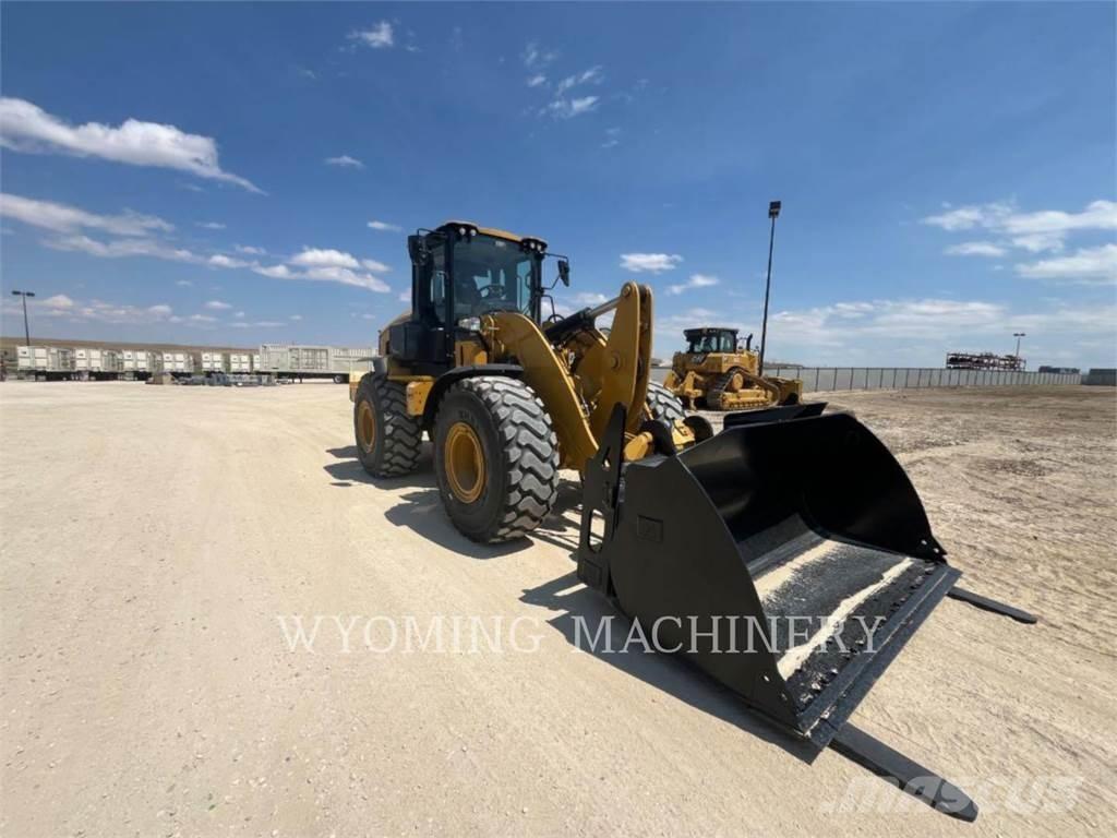 CAT 938 لوادر بعجل