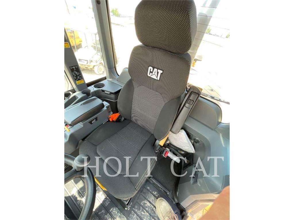 CAT 938 QC لوادر بعجل