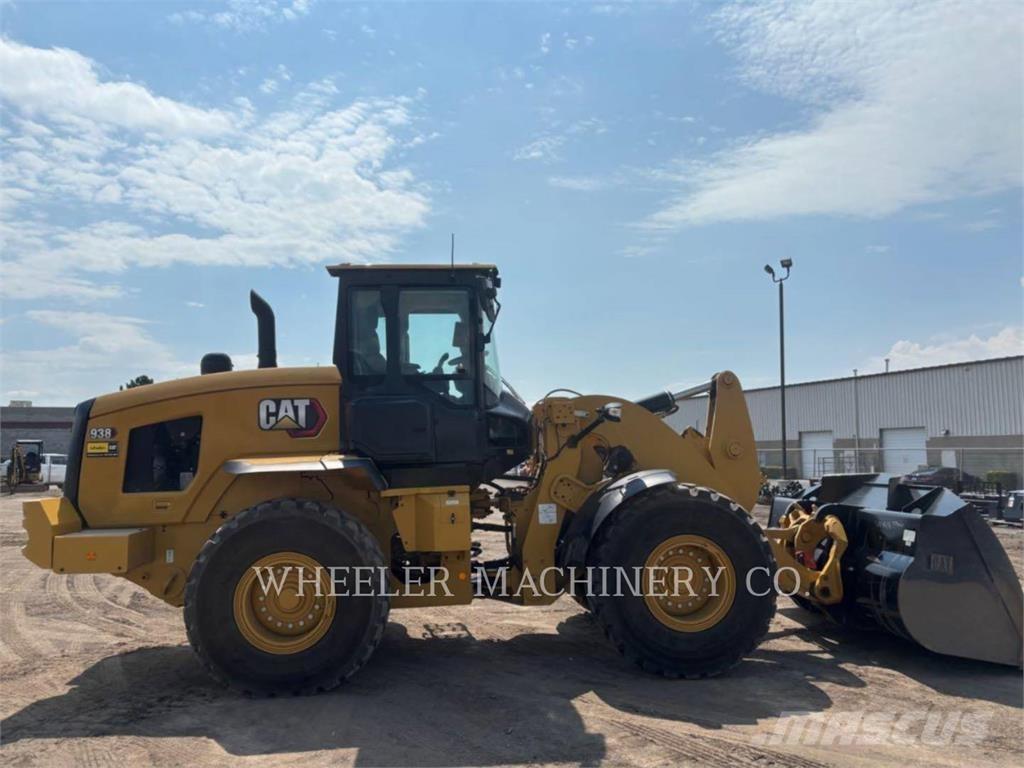 CAT 938 QC لوادر بعجل