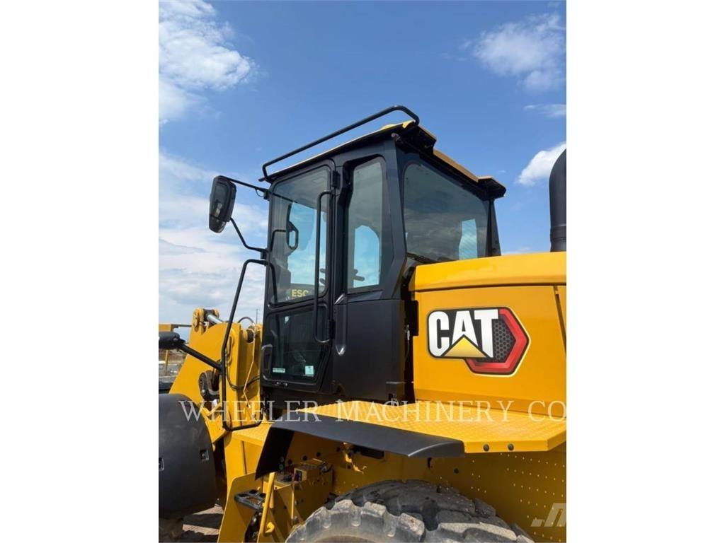 CAT 938 QC لوادر بعجل