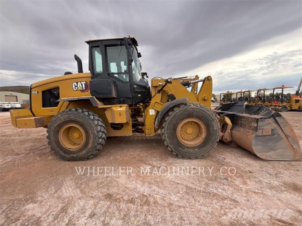CAT 938 QC لوادر بعجل