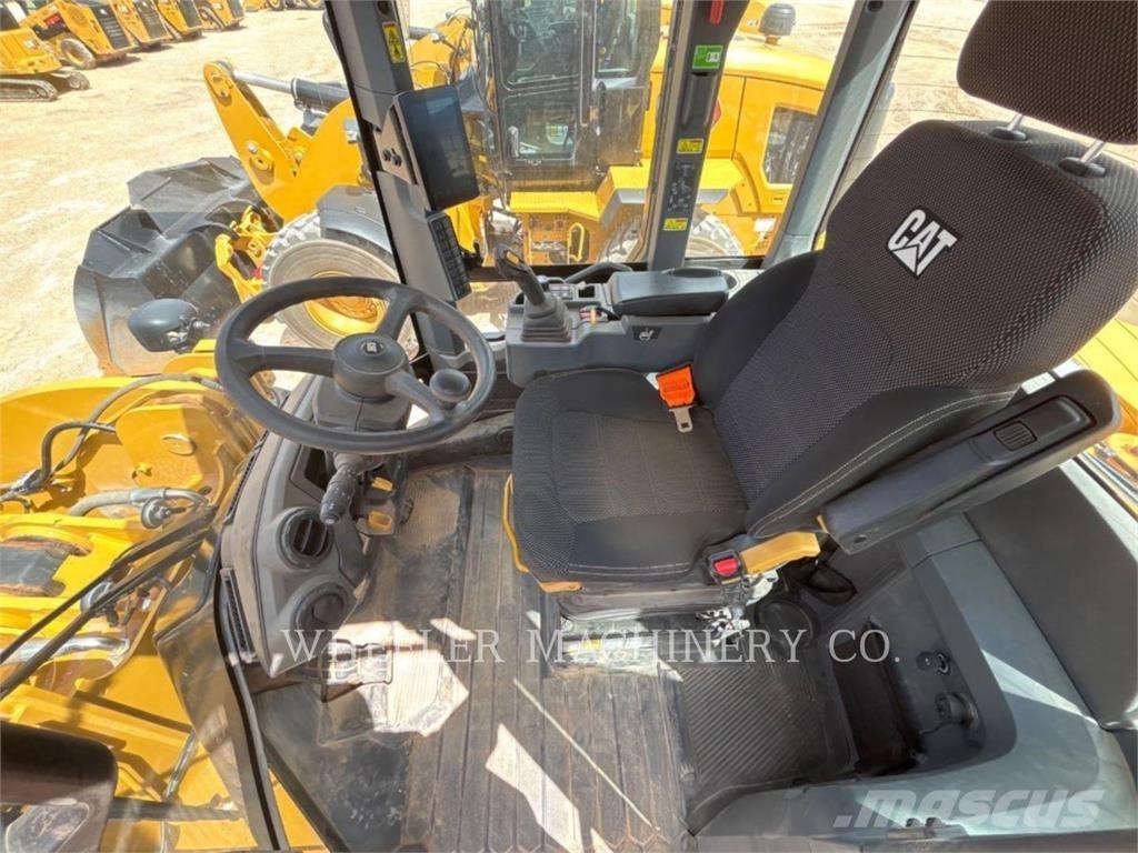CAT 938 QC لوادر بعجل