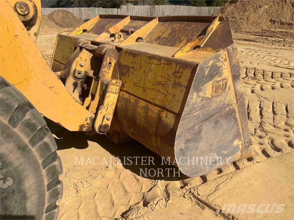 CAT 938H لوادر بعجل