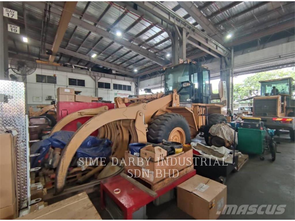 CAT 938H لوادر بعجل