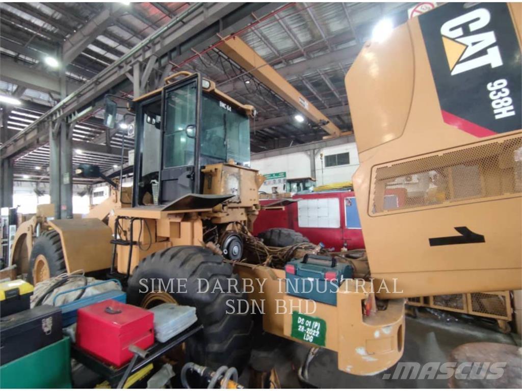 CAT 938H لوادر بعجل