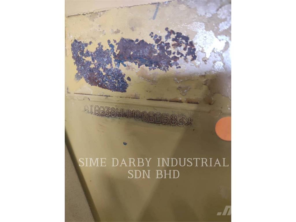 CAT 938H لوادر بعجل