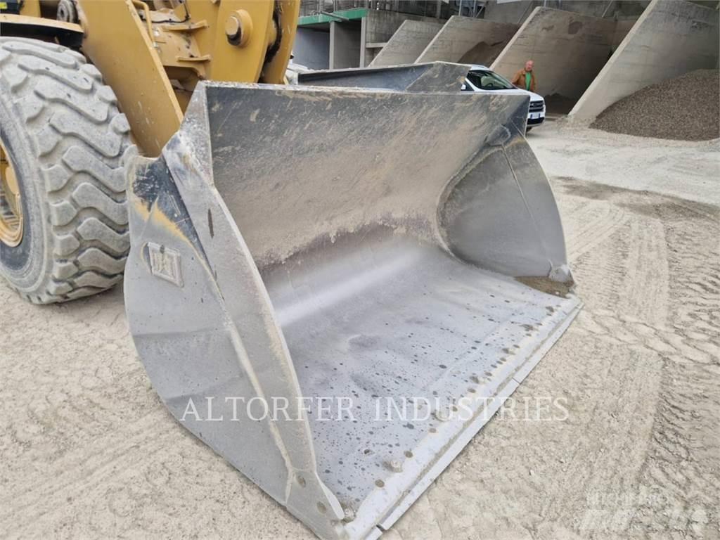 CAT 938M لوادر بعجل