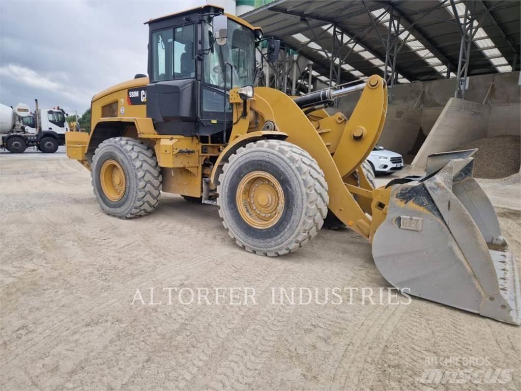CAT 938M لوادر بعجل