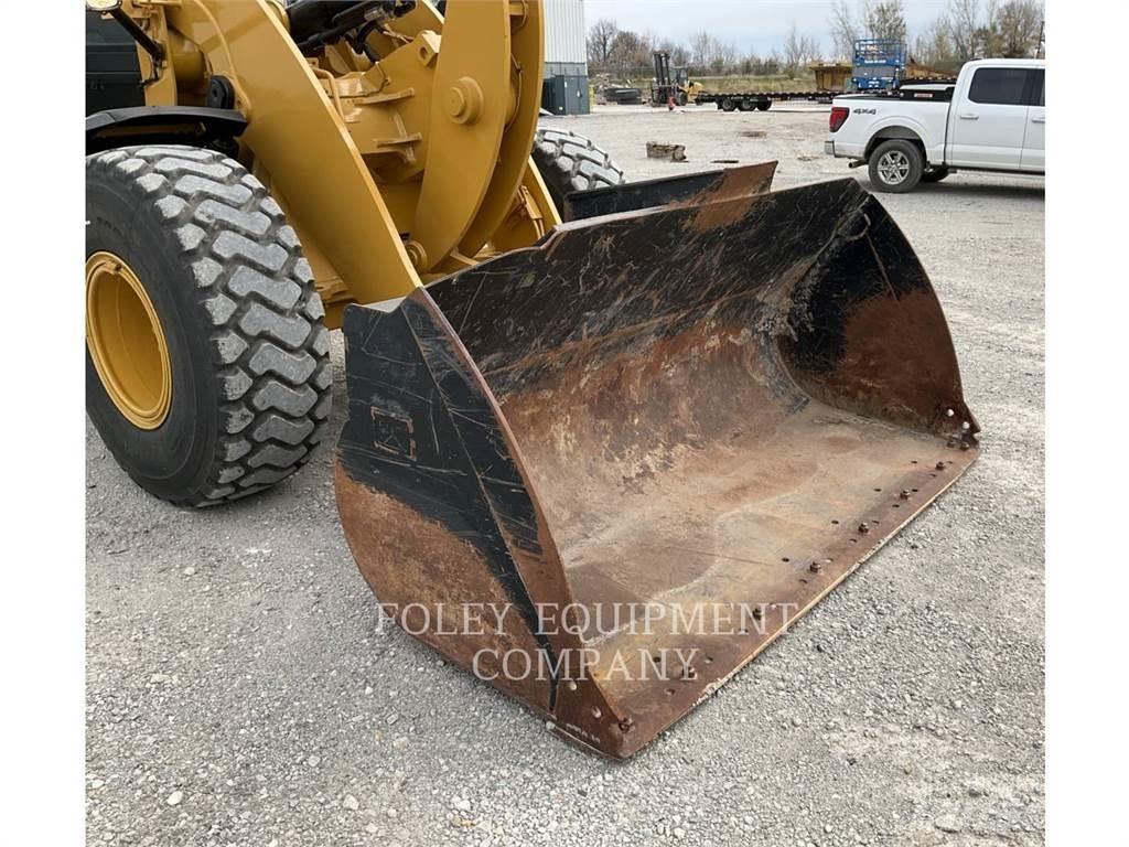 CAT 938M لوادر بعجل