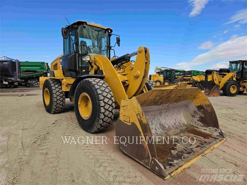 CAT 938M لوادر بعجل