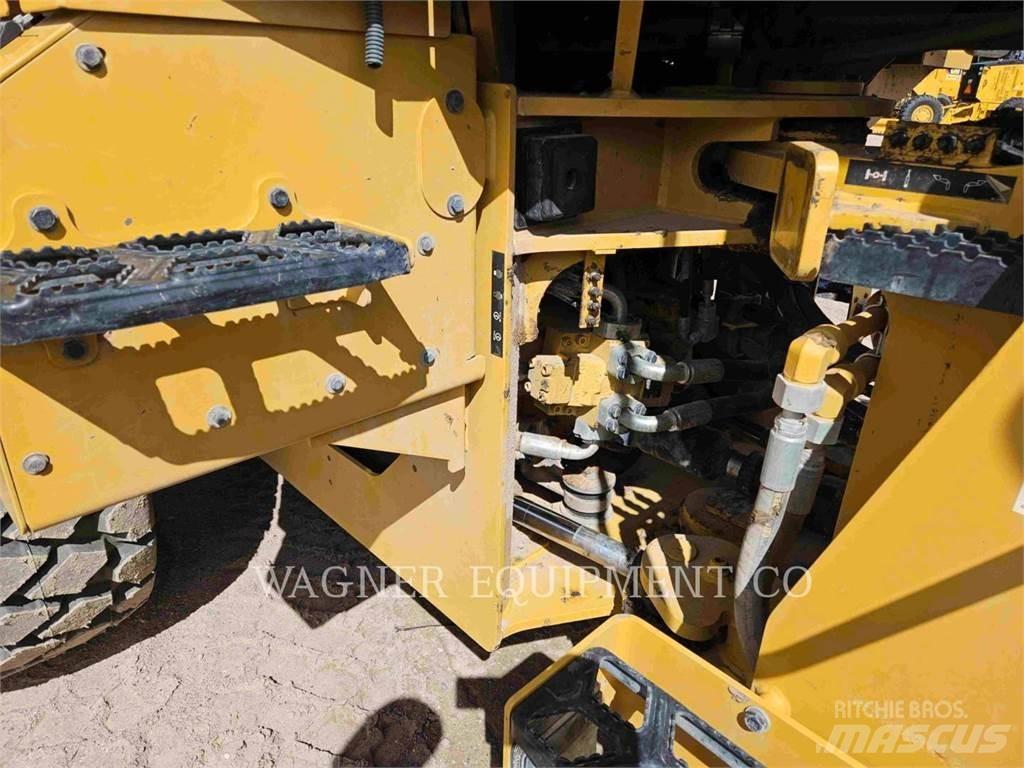 CAT 938M لوادر بعجل