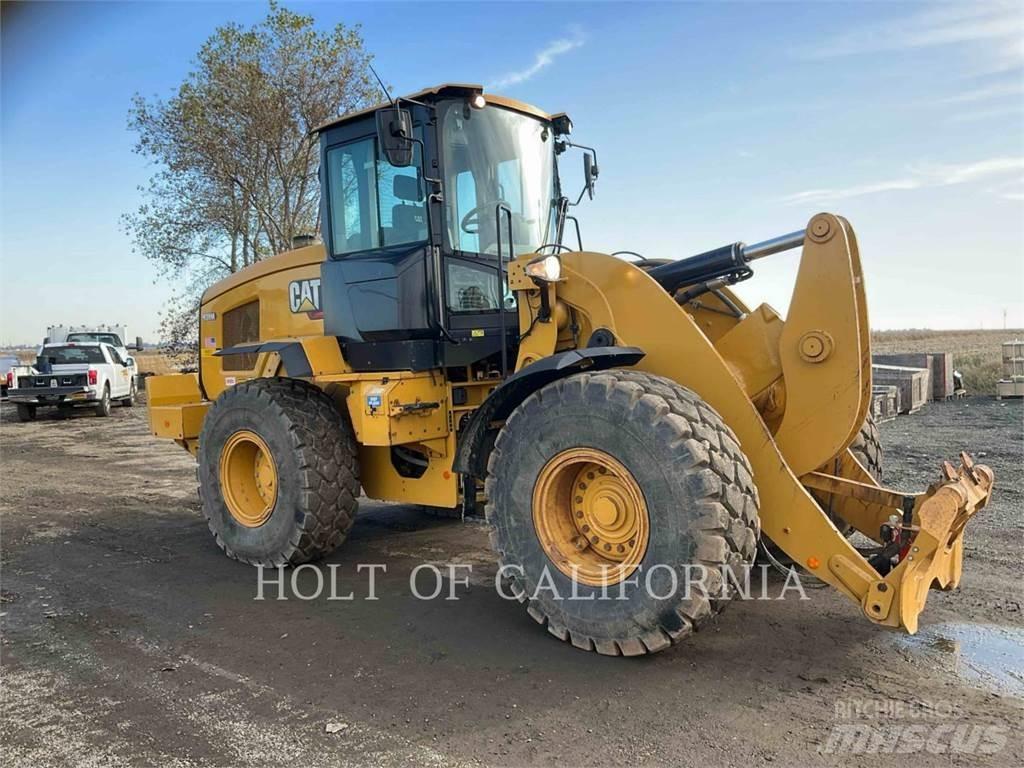 CAT 938M لوادر بعجل
