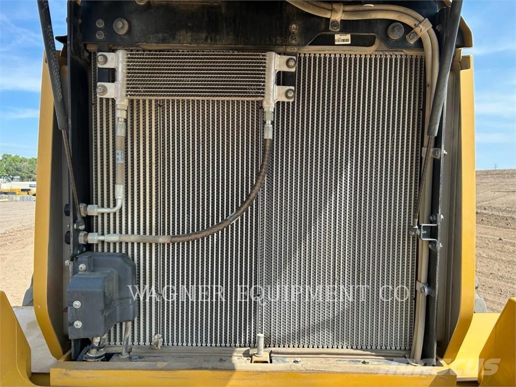 CAT 938M لوادر بعجل