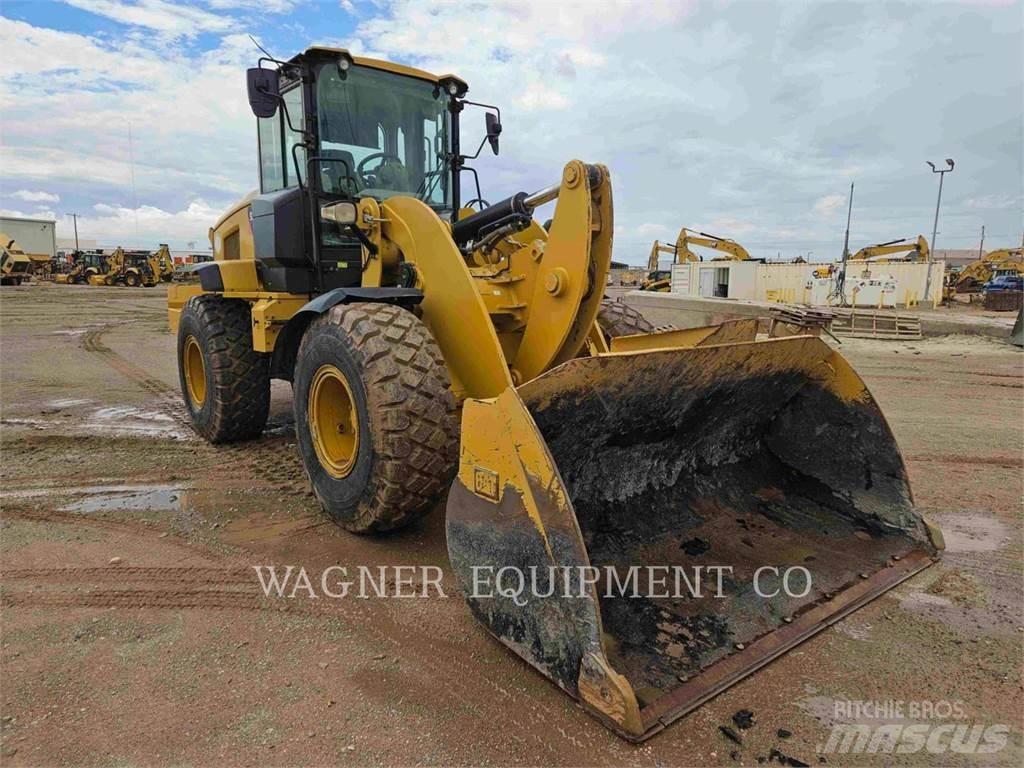 CAT 938M لوادر بعجل