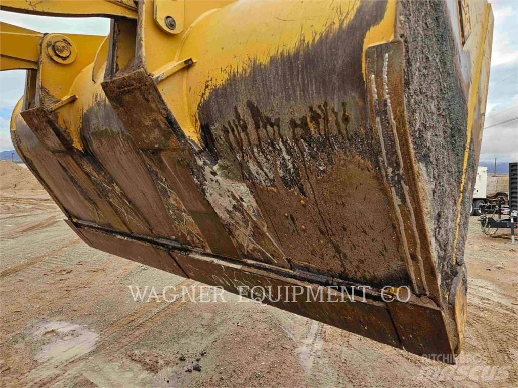 CAT 938M لوادر بعجل