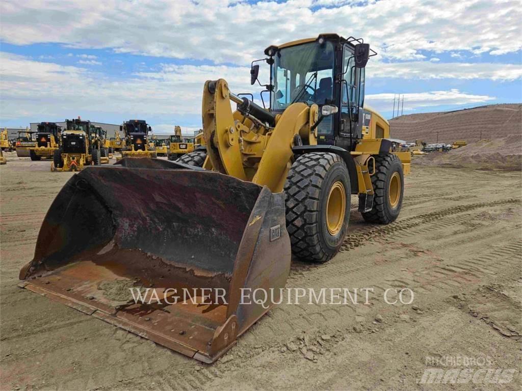 CAT 938M لوادر بعجل