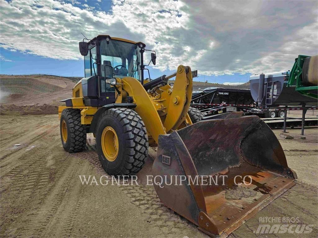 CAT 938M لوادر بعجل