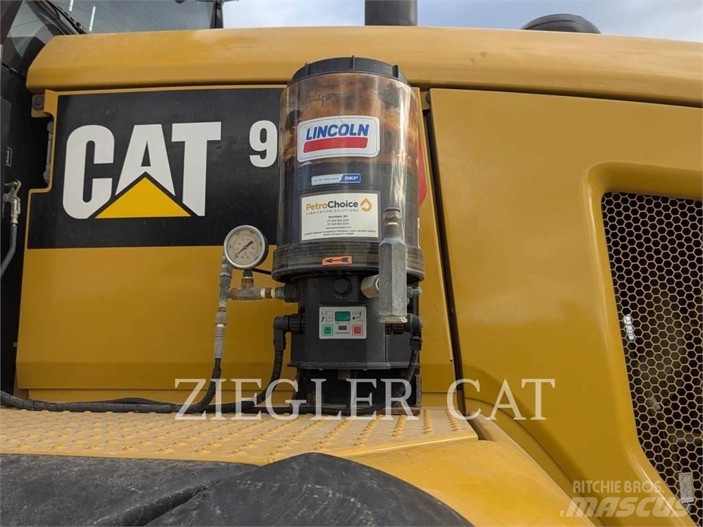CAT 938M لوادر بعجل