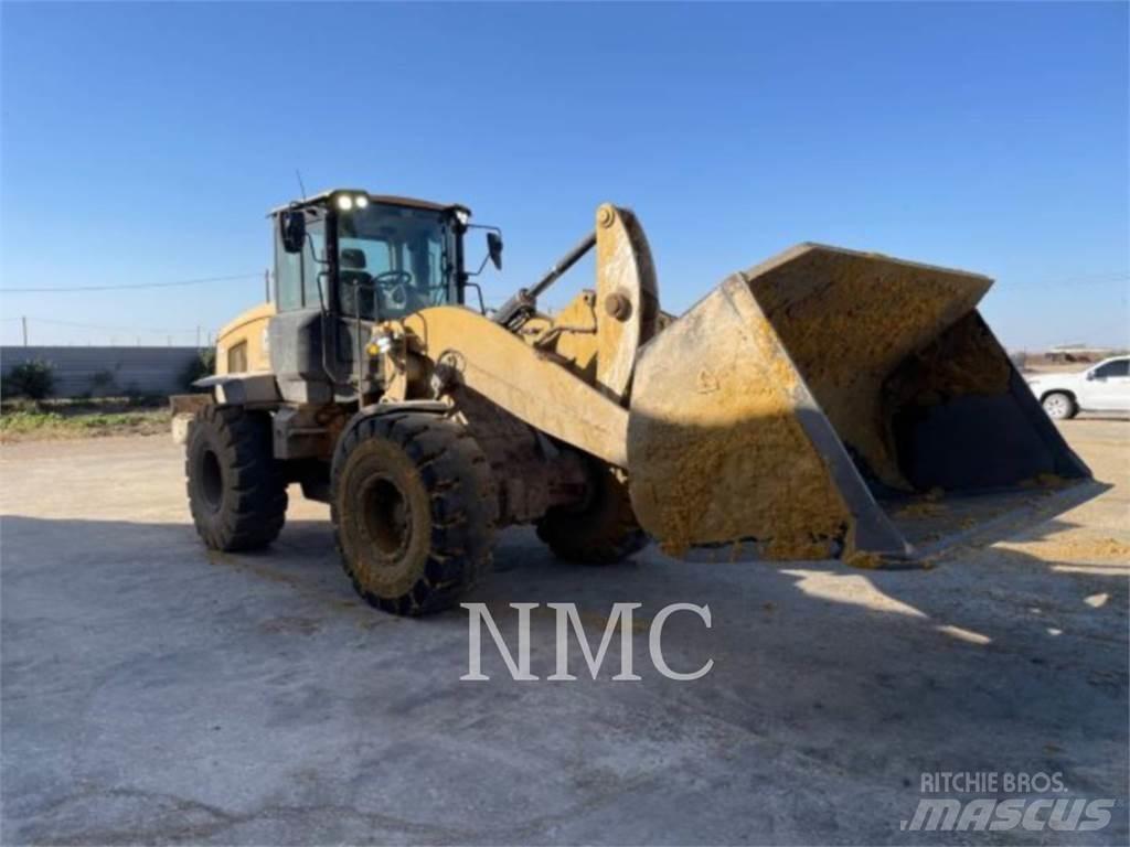 CAT 938M لوادر بعجل