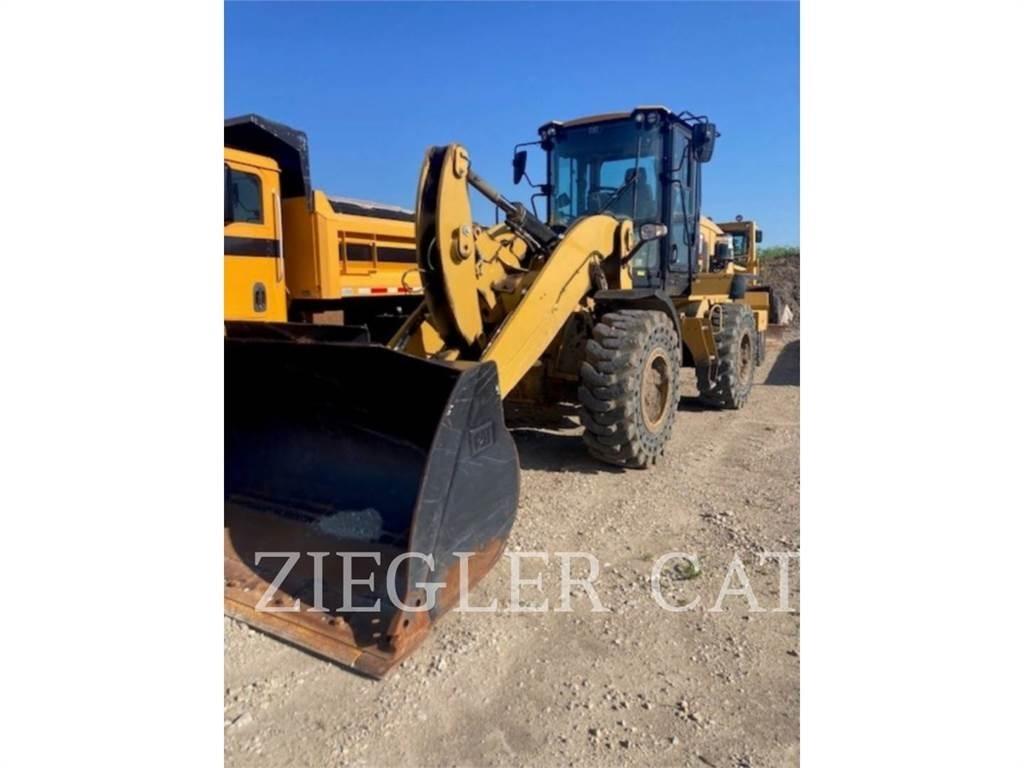 CAT 938M لوادر بعجل