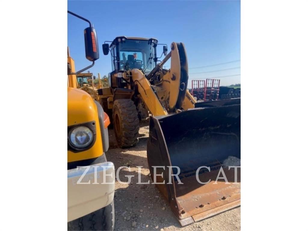 CAT 938M لوادر بعجل