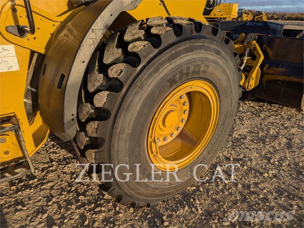 CAT 938M لوادر بعجل