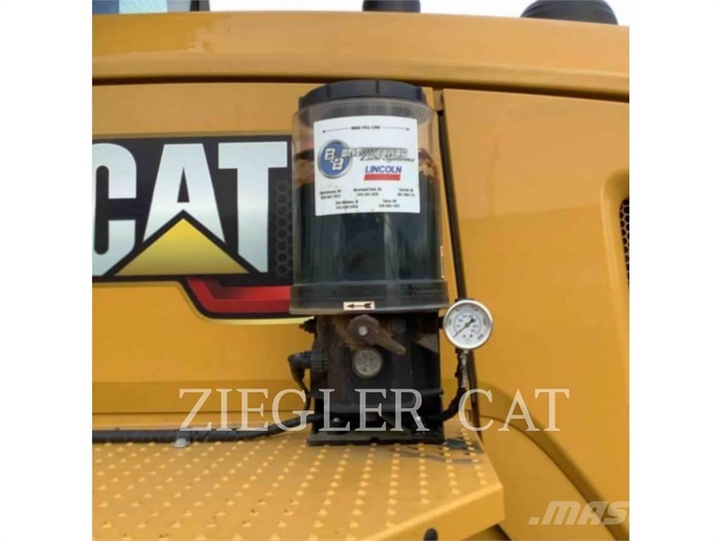 CAT 938M لوادر بعجل
